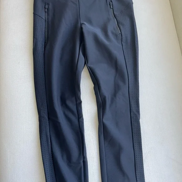 Athleta Stellar Black Cropped Leggings/Pants - Picture 5 of 10